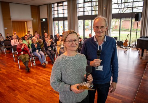 Melanie Silbermann von „Ärzte ohne Grenzen“ und Gerd Crombach bei der Veranstaltung in der Akademie Stapelfeld.